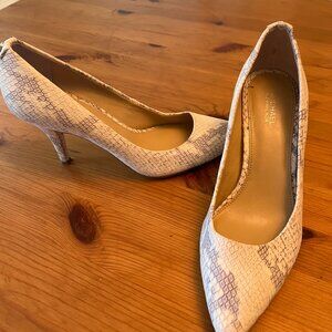 Michael Kors - Tan/White Snake Print Pump